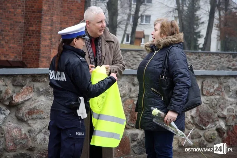 Kamizelki odblaskowe na Dzień Kobiet (zdjęcia)