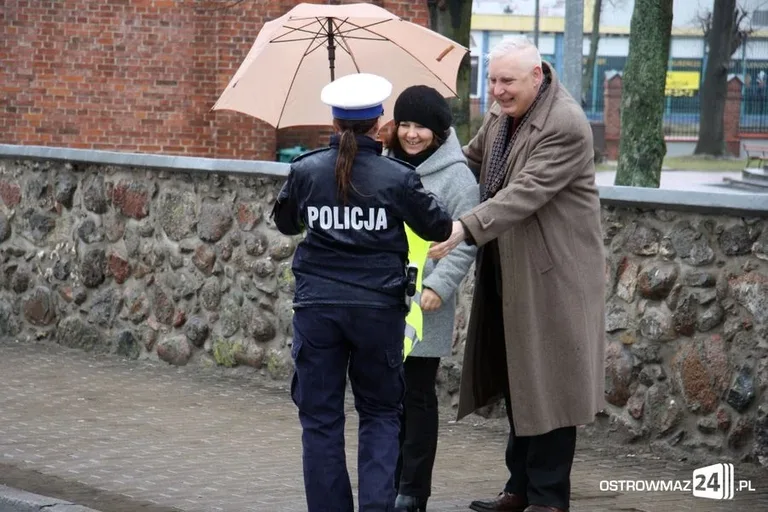 Kamizelki odblaskowe na Dzień Kobiet (zdjęcia)