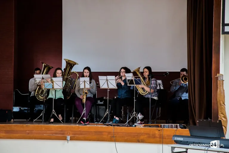 Koncert charytatywny dla Karola (zdjęcia, wideo)