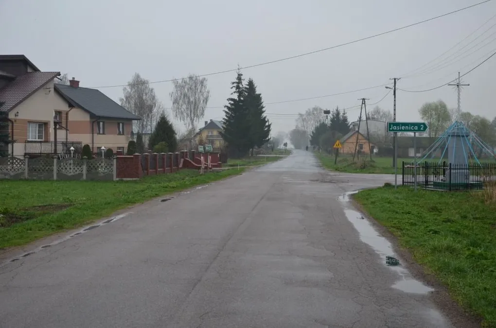 Powiat podpisał umowę na przebudowę drogi (zdjęcia)