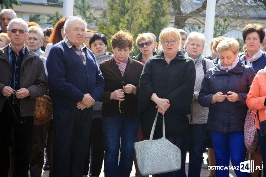 Modlili się przy ratuszu (zdjęcia)