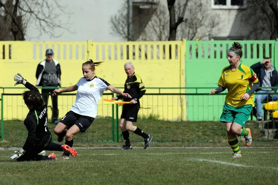 Dobry start ostrowianek (zdjęcia, tabela, wyniki)