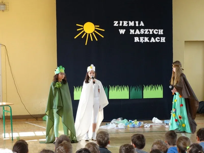 Uczniowie SP nr 1 uczcili Dzień Ziemi (zdjęcia)