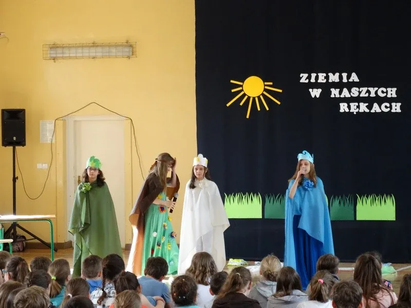 Uczniowie SP nr 1 uczcili Dzień Ziemi (zdjęcia)