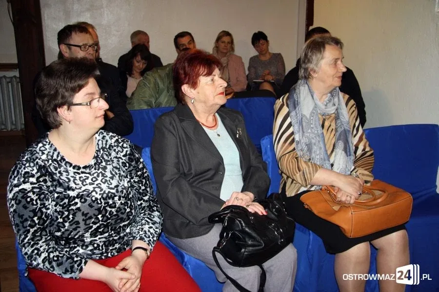 Spotkanie z ks. Figlem w bibliotece (zdjęcia)