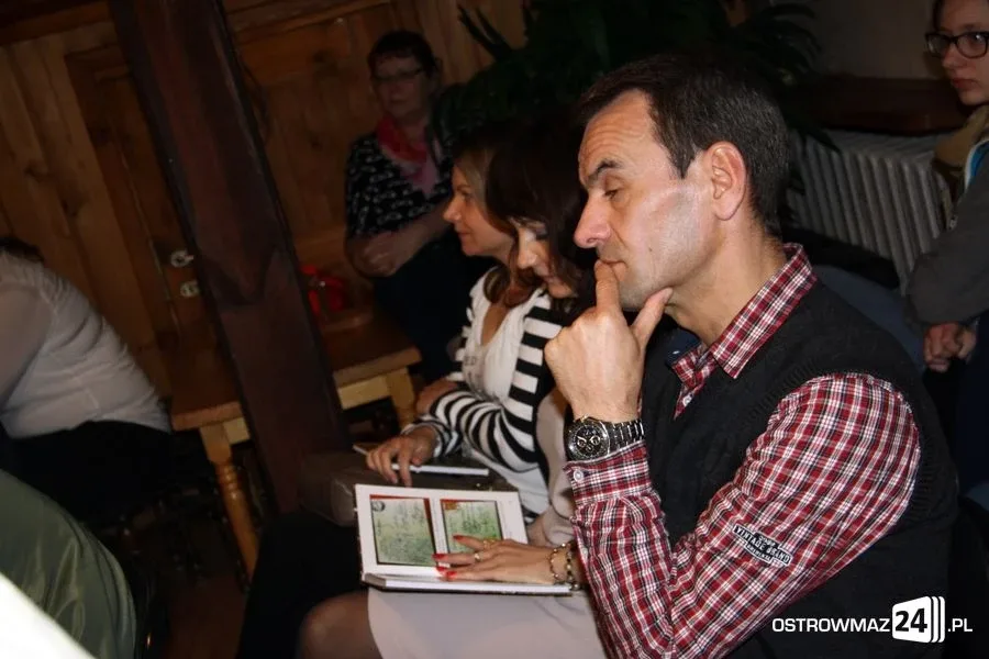 Spotkanie z ks. Figlem w bibliotece (zdjęcia)