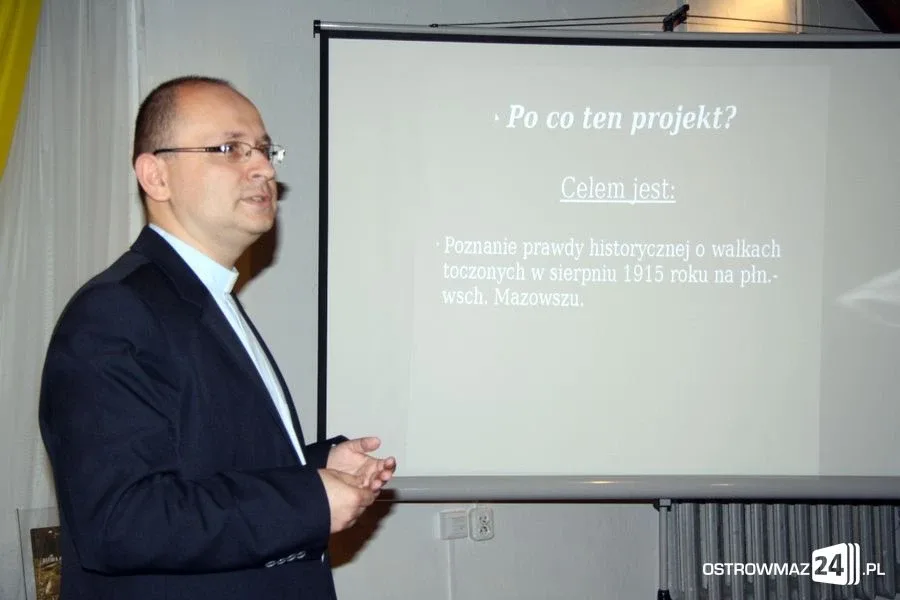 Spotkanie z ks. Figlem w bibliotece (zdjęcia)