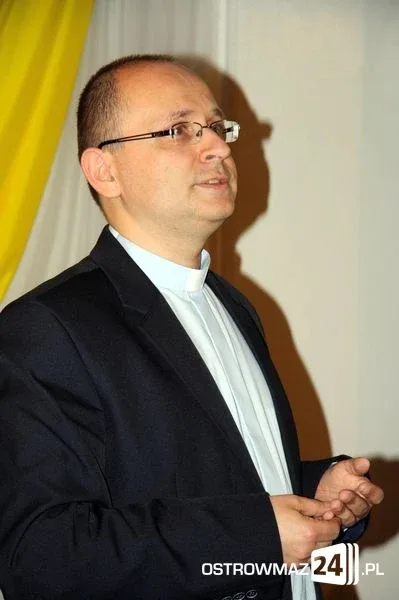 Spotkanie z ks. Figlem w bibliotece (zdjęcia)