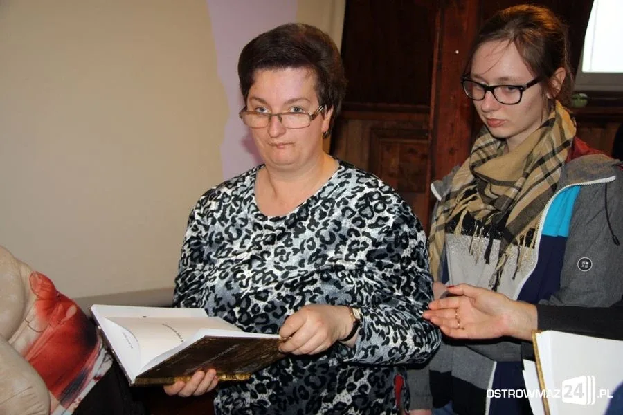 Spotkanie z ks. Figlem w bibliotece (zdjęcia)