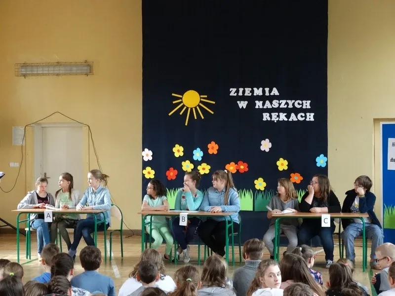 Uczniowie SP nr 1 uczcili Dzień Ziemi (zdjęcia)
