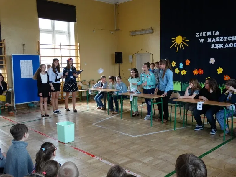Uczniowie SP nr 1 uczcili Dzień Ziemi (zdjęcia)
