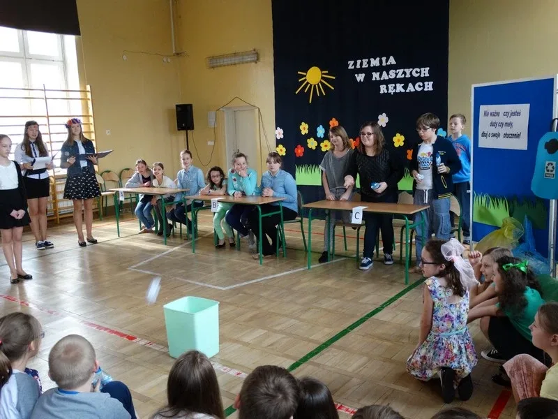 Uczniowie SP nr 1 uczcili Dzień Ziemi (zdjęcia)