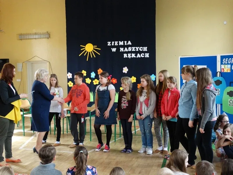 Uczniowie SP nr 1 uczcili Dzień Ziemi (zdjęcia)