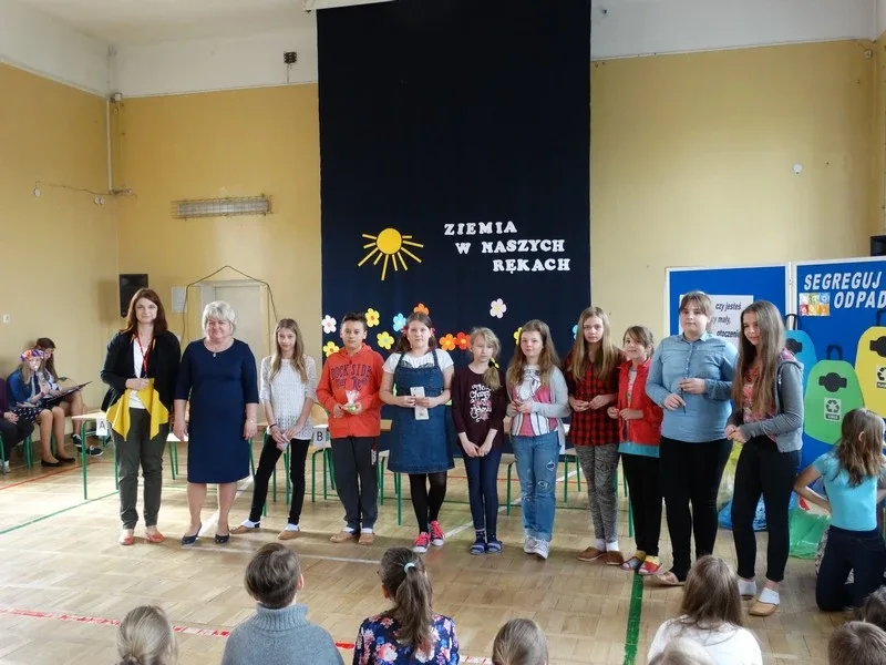 Uczniowie SP nr 1 uczcili Dzień Ziemi (zdjęcia)