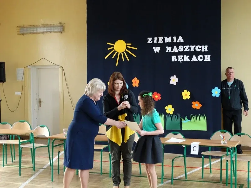 Uczniowie SP nr 1 uczcili Dzień Ziemi (zdjęcia)
