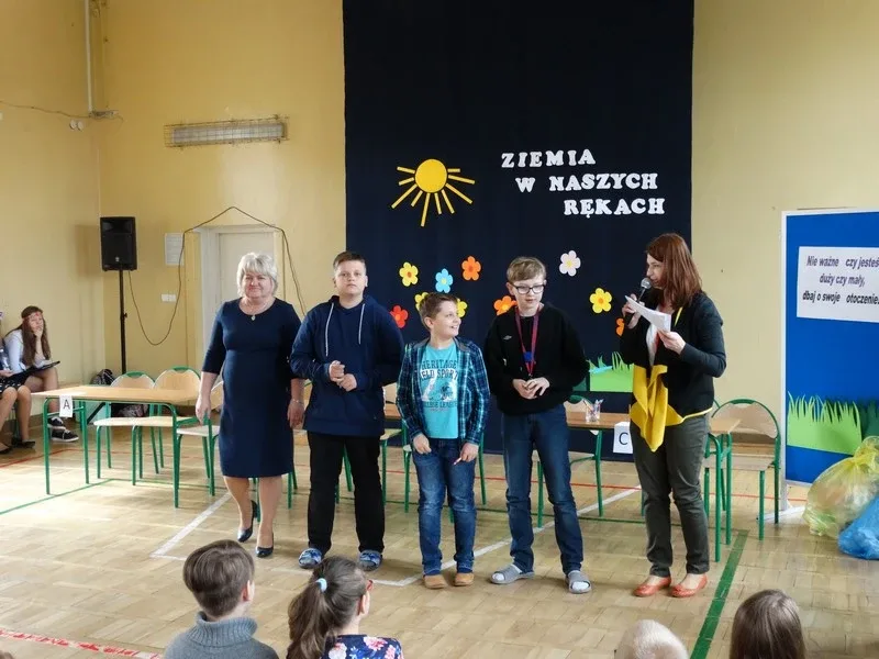 Uczniowie SP nr 1 uczcili Dzień Ziemi (zdjęcia)