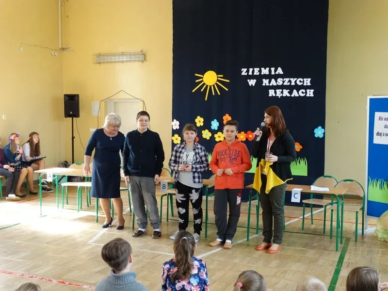 Uczniowie SP nr 1 uczcili Dzień Ziemi (zdjęcia)