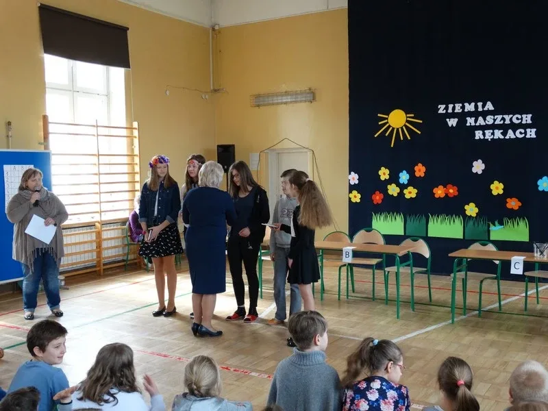 Uczniowie SP nr 1 uczcili Dzień Ziemi (zdjęcia)