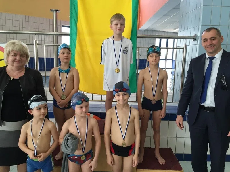 Mistrzostwa szkoły w pływaniu (zdjęcia)