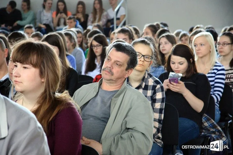 Holenderskie policjantki na spotkaniu z młodzieżą