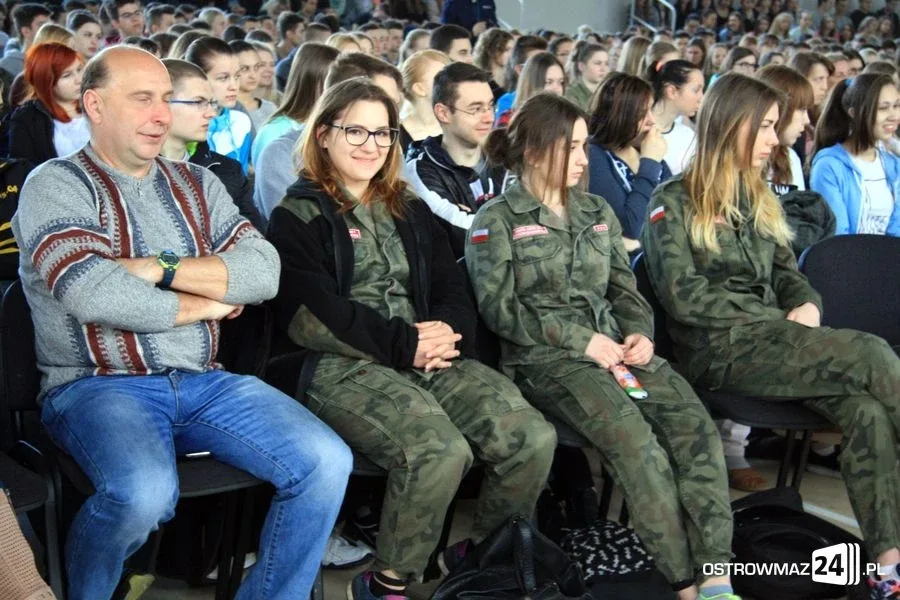 Holenderskie policjantki na spotkaniu z młodzieżą