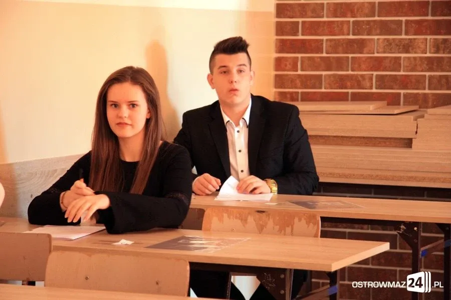 Egzamin gimnazjalny rozpoczęty (zdjęcia)