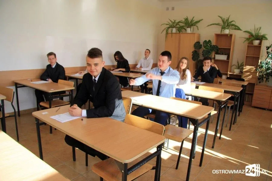 Egzamin gimnazjalny rozpoczęty (zdjęcia)