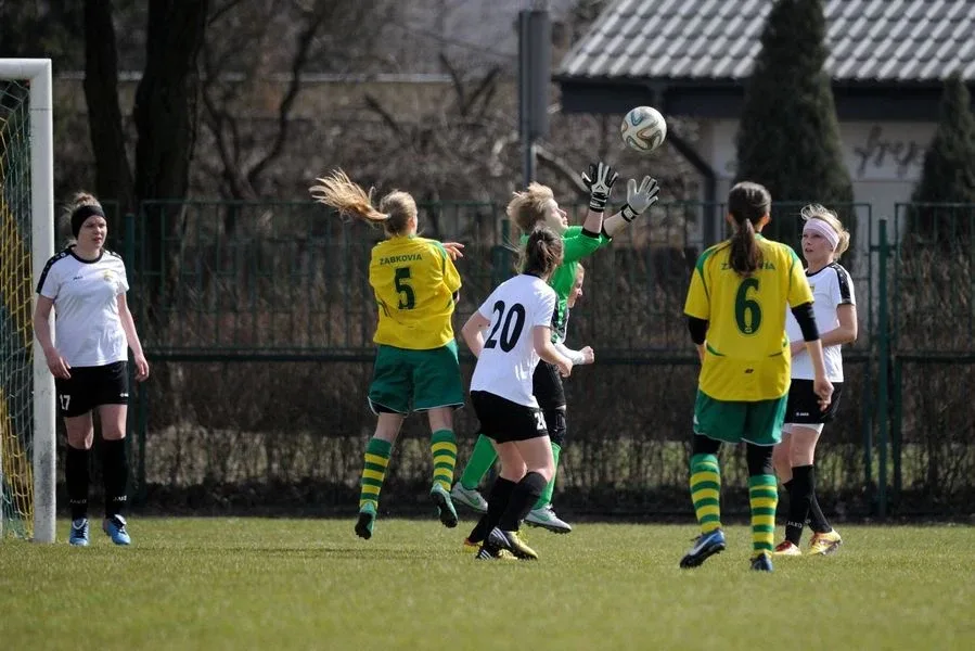 Dobry start ostrowianek (zdjęcia, tabela, wyniki)