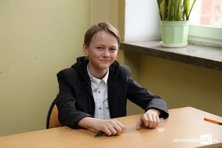 Szóstoklasiści piszą egzamin (zdjęcia)