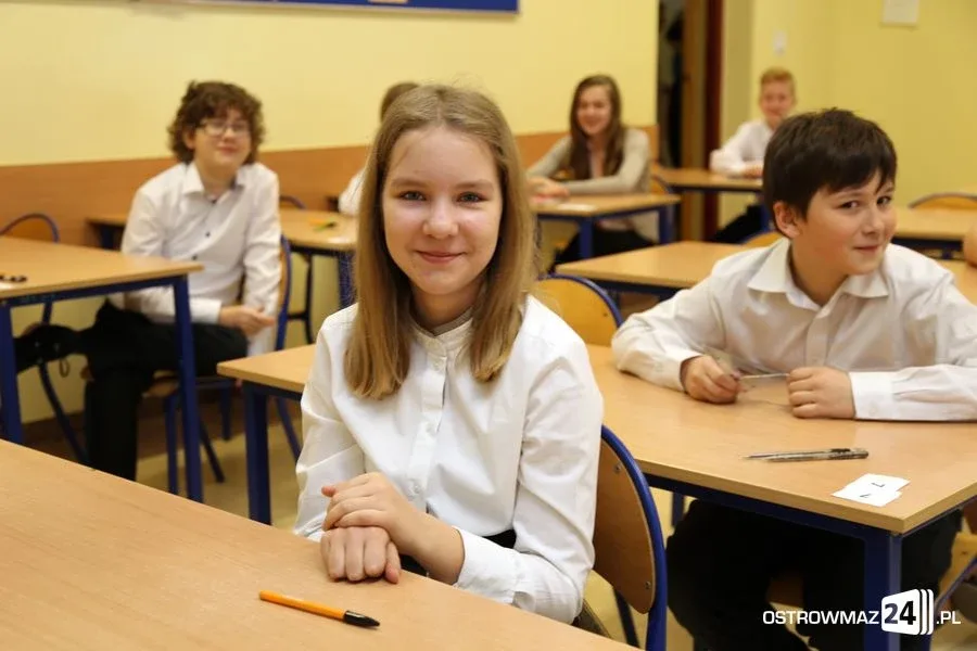 Szóstoklasiści piszą egzamin (zdjęcia)