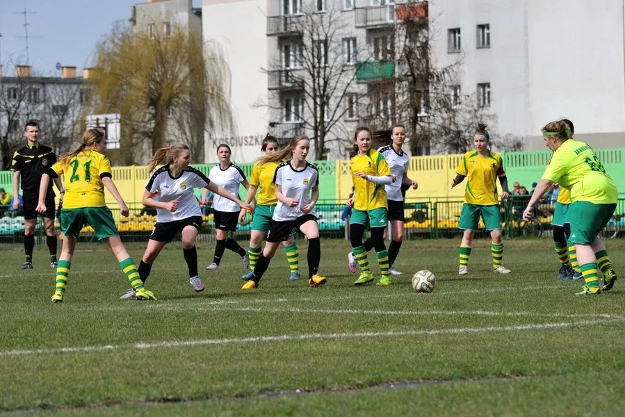 Dobry start ostrowianek (zdjęcia, tabela, wyniki)