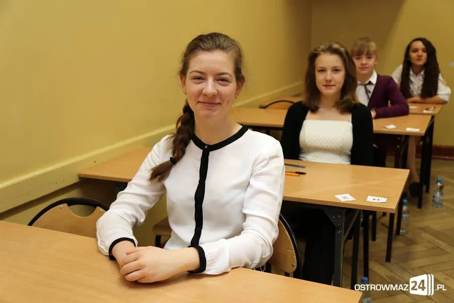 Szóstoklasiści piszą egzamin (zdjęcia)