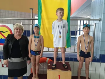 Mistrzostwa szkoły w pływaniu (zdjęcia)