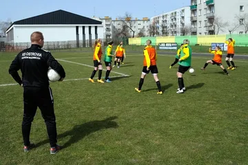 Dobry start ostrowianek (zdjęcia, tabela, wyniki)