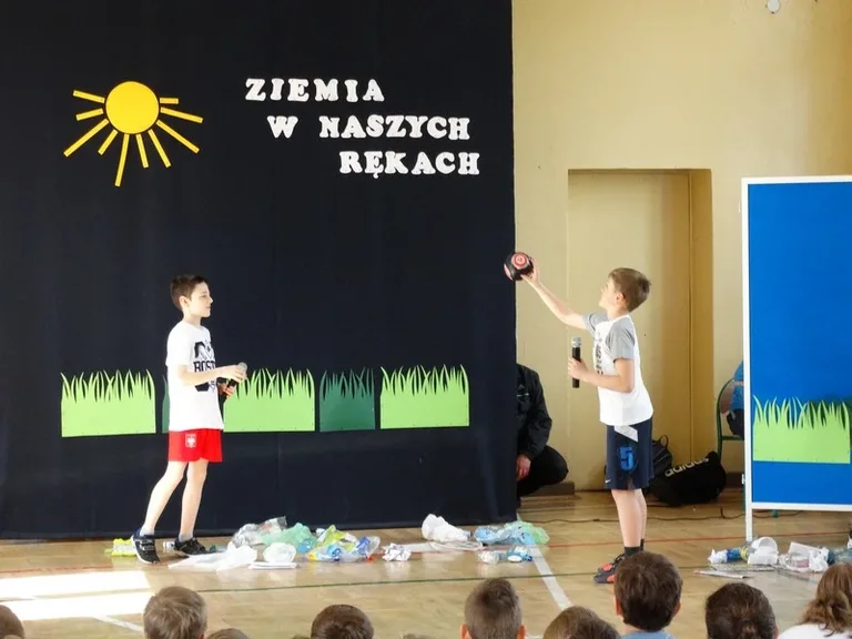 Uczniowie SP nr 1 uczcili Dzień Ziemi (zdjęcia)