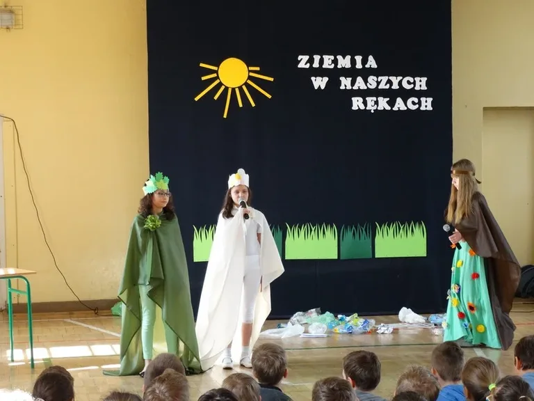 Uczniowie SP nr 1 uczcili Dzień Ziemi (zdjęcia)
