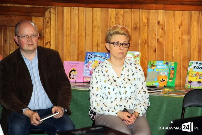 Spotkanie z ks. Figlem w bibliotece (zdjęcia)