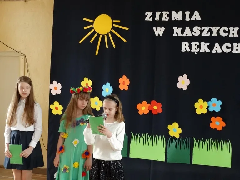 Uczniowie SP nr 1 uczcili Dzień Ziemi (zdjęcia)