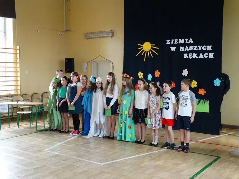 Uczniowie SP nr 1 uczcili Dzień Ziemi (zdjęcia)