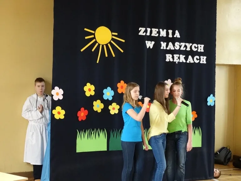 Uczniowie SP nr 1 uczcili Dzień Ziemi (zdjęcia)