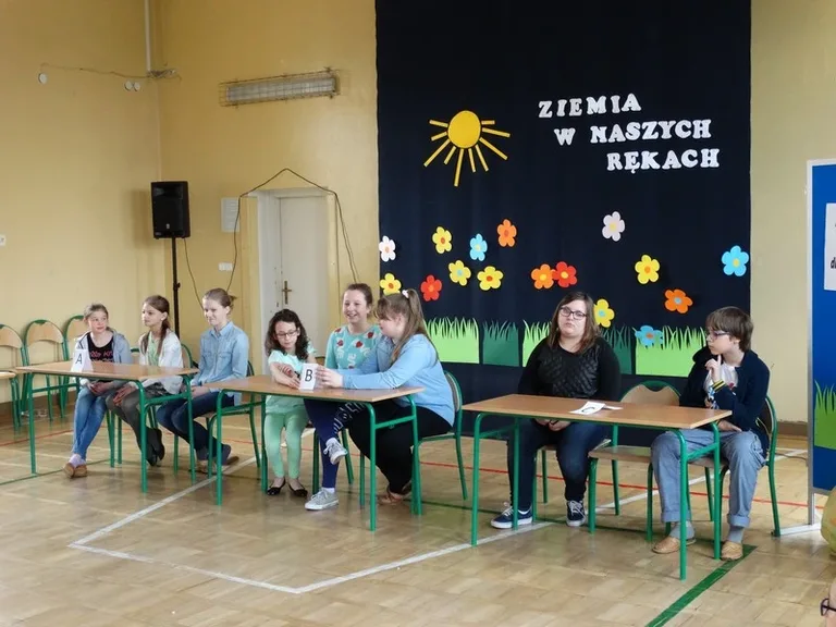 Uczniowie SP nr 1 uczcili Dzień Ziemi (zdjęcia)