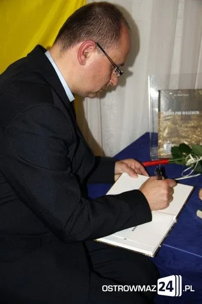 Spotkanie z ks. Figlem w bibliotece (zdjęcia)