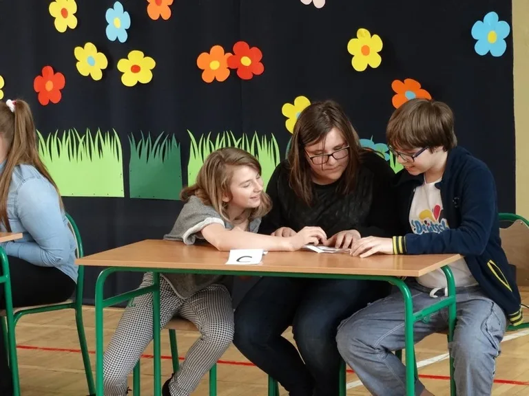 Uczniowie SP nr 1 uczcili Dzień Ziemi (zdjęcia)
