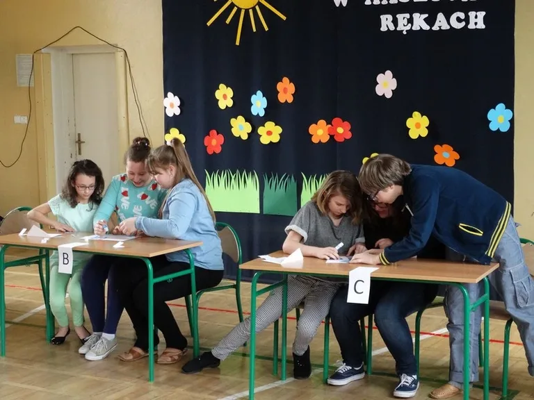 Uczniowie SP nr 1 uczcili Dzień Ziemi (zdjęcia)