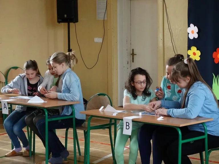 Uczniowie SP nr 1 uczcili Dzień Ziemi (zdjęcia)