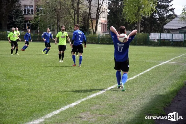 Ostrovia podzieliła się punktami z Łomiankami