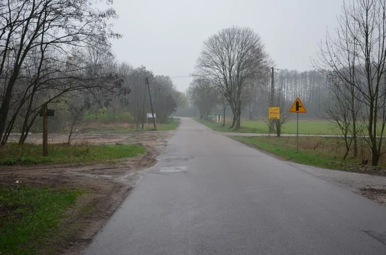 Powiat podpisał umowę na przebudowę drogi (zdjęcia)