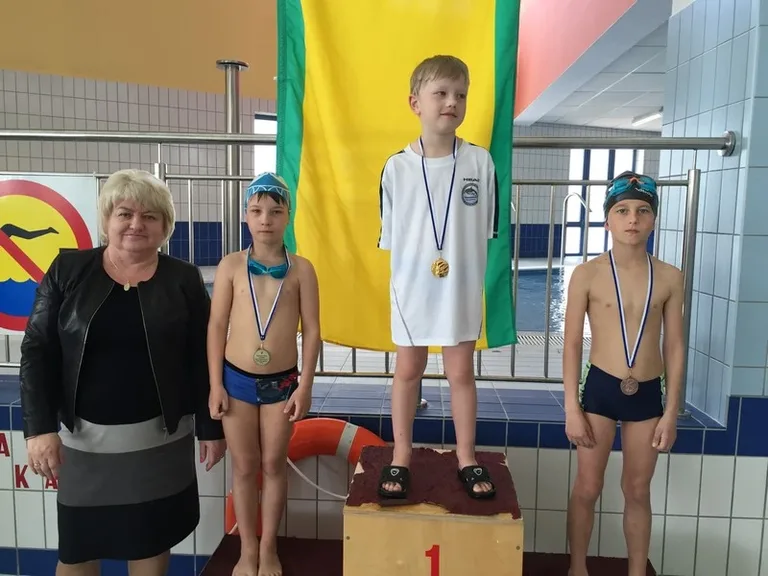 Mistrzostwa szkoły w pływaniu (zdjęcia)