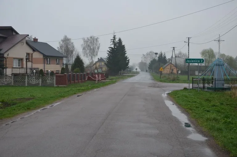 Powiat podpisał umowę na przebudowę drogi (zdjęcia)