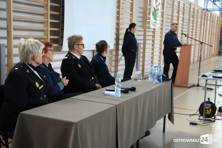 Holenderskie policjantki na spotkaniu z młodzieżą